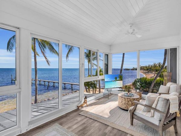 Luxury Oceanfront Six Bedroom Vacation Rental in Isla Morada Sleeps 12