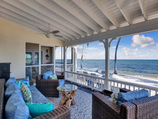 Luxury Oceanfront Six Bedroom Vacation Rental in Isla Morada Sleeps 12