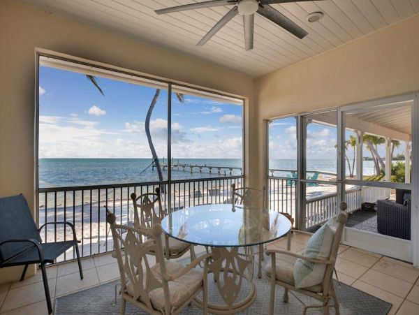 Luxury Oceanfront Six Bedroom Vacation Rental in Isla Morada Sleeps 12