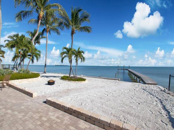 Luxury Oceanfront Six Bedroom Vacation Rental in Isla Morada Sleeps 12