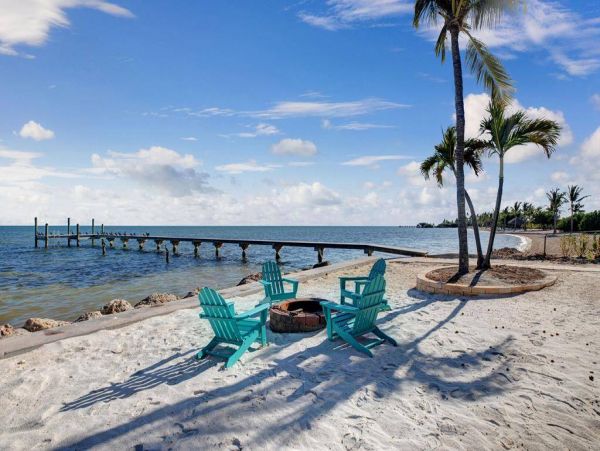 Luxury Oceanfront Six Bedroom Vacation Rental in Isla Morada Sleeps 12