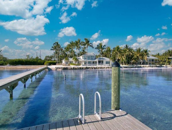 Luxury Oceanfront Six Bedroom Vacation Rental in Isla Morada Sleeps 12