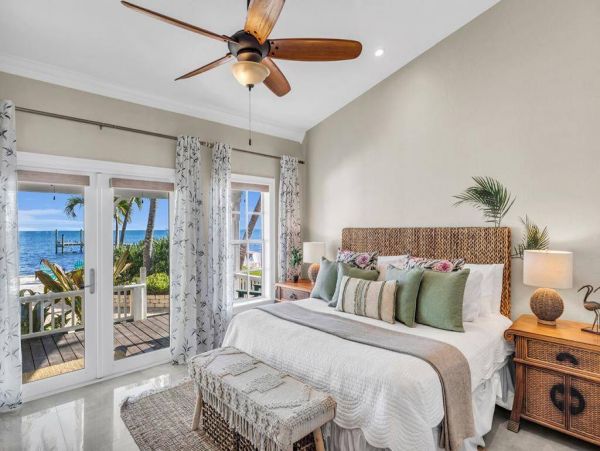 Luxury Oceanfront Six Bedroom Vacation Rental in Isla Morada Sleeps 12