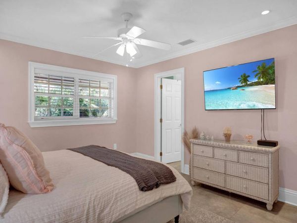 Luxury Oceanfront Six Bedroom Vacation Rental in Isla Morada Sleeps 12