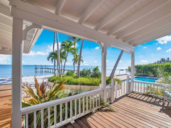 Luxury Oceanfront Six Bedroom Vacation Rental in Isla Morada Sleeps 12