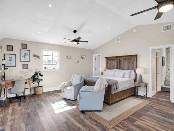 Luxury Oceanfront Six Bedroom Vacation Rental in Isla Morada Sleeps 12