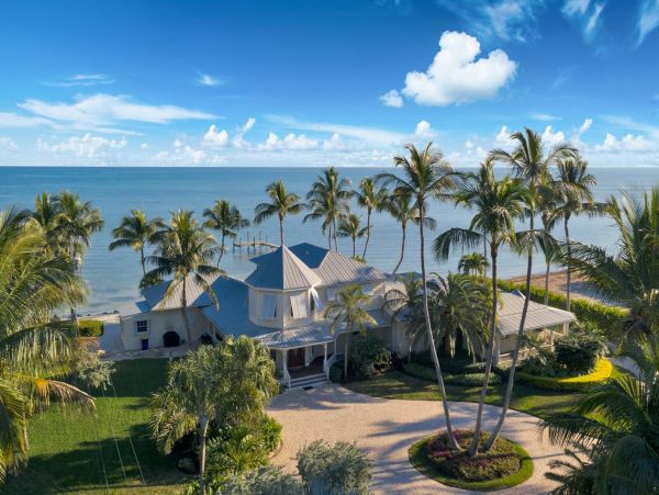 Luxury Oceanfront Six Bedroom Vacation Rental in Isla Morada Sleeps 12
