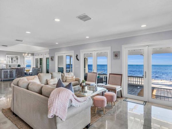 Luxury Oceanfront Six Bedroom Vacation Rental in Isla Morada Sleeps 12