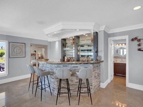 Luxury Oceanfront Six Bedroom Vacation Rental in Isla Morada Sleeps 12