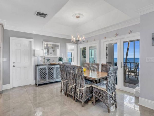 Luxury Oceanfront Six Bedroom Vacation Rental in Isla Morada Sleeps 12