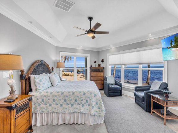 Luxury Oceanfront Six Bedroom Vacation Rental in Isla Morada Sleeps 12
