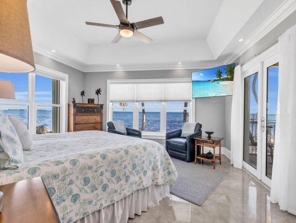Luxury Oceanfront Six Bedroom Vacation Rental in Isla Morada Sleeps 12