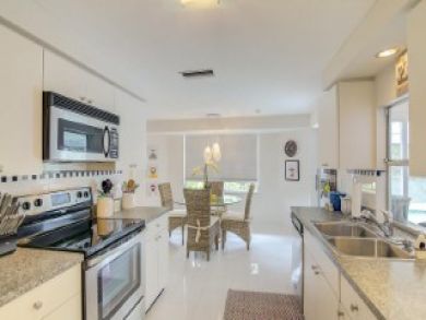Three Bedroom Vacation Villa in Sarasota Private Pool