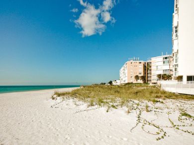 Holmes Beach 2 Bedroom Vacation Rental with Shared Pool