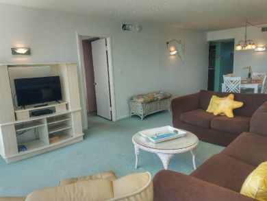 Holmes Beach 2 Bedroom Vacation Rental with Shared Pool