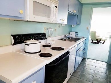 Holmes Beach 2 Bedroom Vacation Rental with Shared Pool