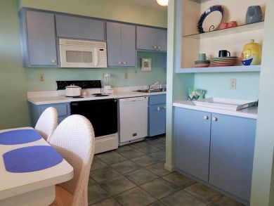 Holmes Beach 2 Bedroom Vacation Rental with Shared Pool