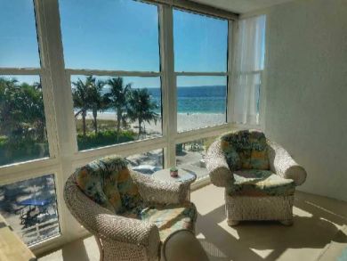 Holmes Beach 2 Bedroom Vacation Rental with Shared Pool