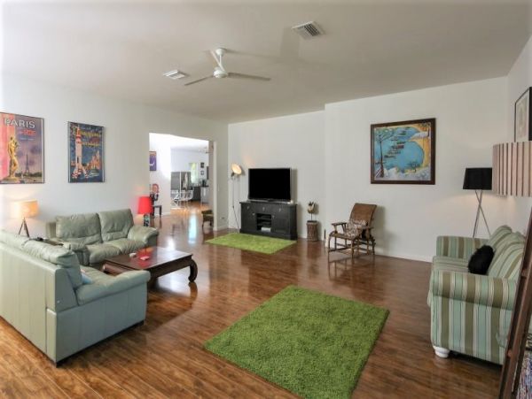 Englewood 4 Bedroom Vacation Pool Home