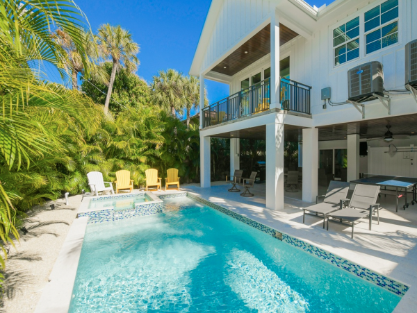 Anna Maria Island Luxury 4 Bedroom plus Loft Home for Rent.