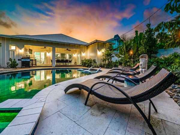 Siesta Key Luxury Pool Vacation Home NEW ARRIVAL