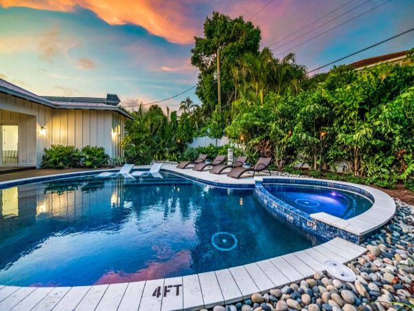 Siesta Key Luxury Pool Vacation Home NEW ARRIVAL