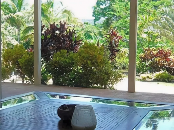 Kailua Vacation Home Rental Sleeps Ten Guests Private Pool