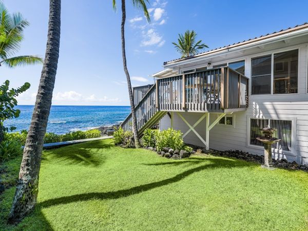 Kailua-Kona Vacation Home Rental Sleeps Eight Guests