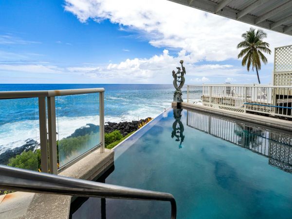 Kailua-Kona Vacation Home Rental Sleeps Eight Guests