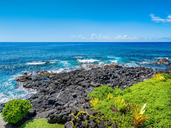Kailua-Kona Vacation Home Rental Sleeps Eight Guests