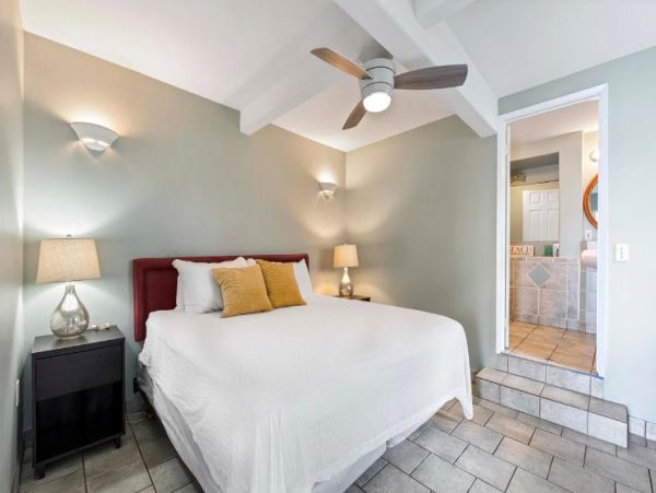 Kailua-Kona Vacation Home Rental Sleeps Eight Guests