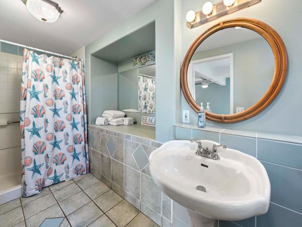 Kailua-Kona Vacation Home Rental Sleeps Eight Guests