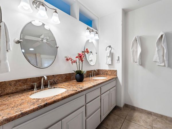 Kailua-Kona Vacation Home Rental Sleeps Eight Guests