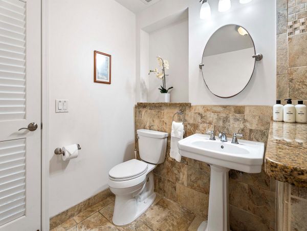 Kailua-Kona Vacation Home Rental Sleeps Eight Guests