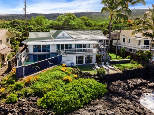 Kailua-Kona Vacation Home Rental Sleeps Eight Guests
