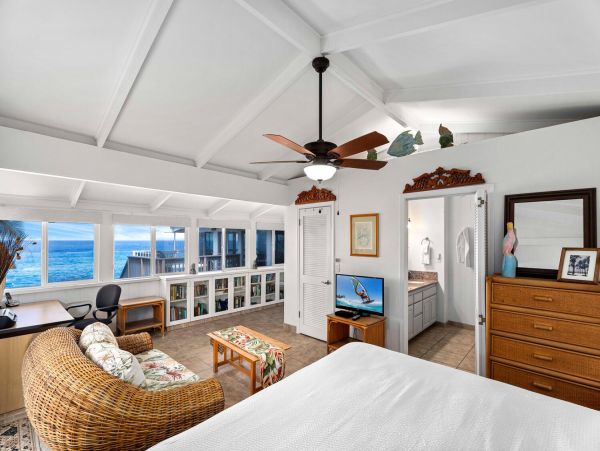 Kailua-Kona Vacation Home Rental Sleeps Eight Guests
