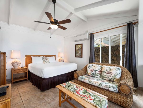 Kailua-Kona Vacation Home Rental Sleeps Eight Guests