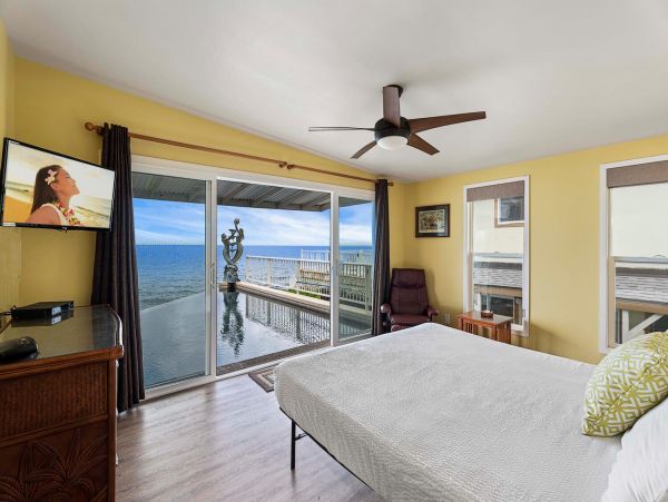 Kailua-Kona Vacation Home Rental Sleeps Eight Guests