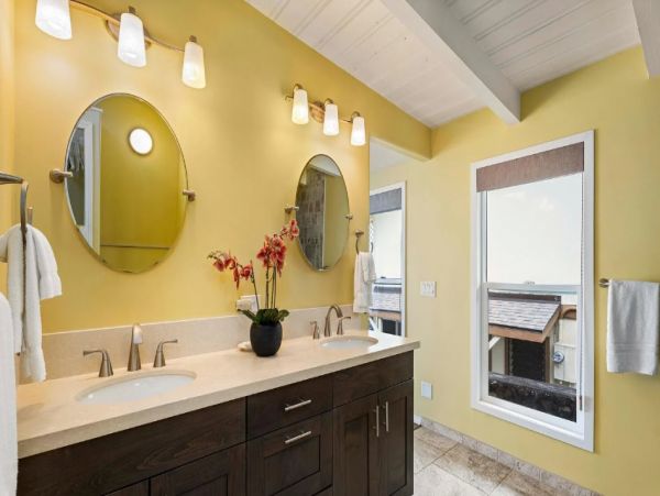 Kailua-Kona Vacation Home Rental Sleeps Eight Guests