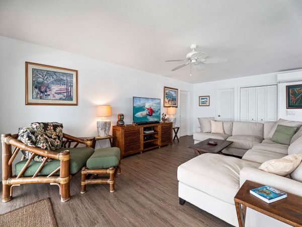Kailua-Kona Vacation Home Rental Sleeps Eight Guests