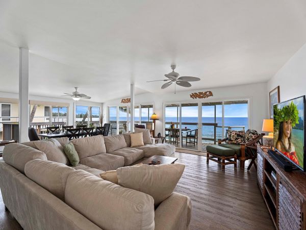 Kailua-Kona Vacation Home Rental Sleeps Eight Guests