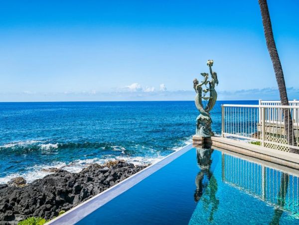Kailua-Kona Vacation Home Rental Sleeps Eight Guests