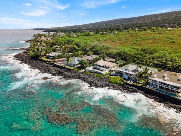 Kailua-Kona Vacation Home Rental Sleeps Eight Guests