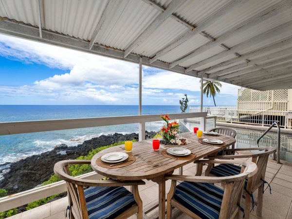 Kailua-Kona Vacation Home Rental Sleeps Eight Guests