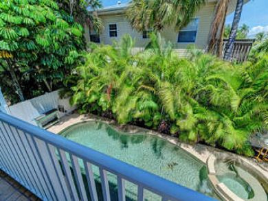 Only a Minute to the Beach Anna Maria Vacation Luxury Home