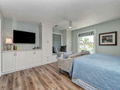 Only a Minute to the Beach Anna Maria Vacation Luxury Home