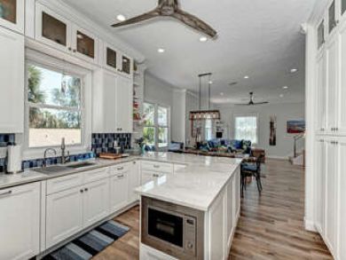 Only a Minute to the Beach Anna Maria Vacation Luxury Home