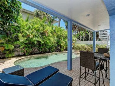 Only a Minute to the Beach Anna Maria Vacation Luxury Home