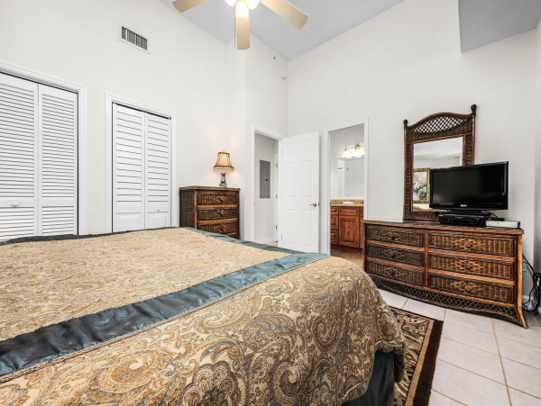 Destin Beach Vacation Condo Full Gulf View - Sleeps 6