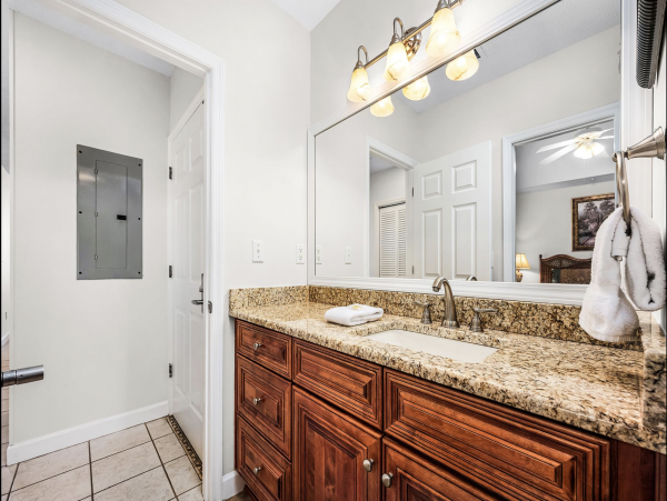 Destin Beach Vacation Condo Full Gulf View - Sleeps 6